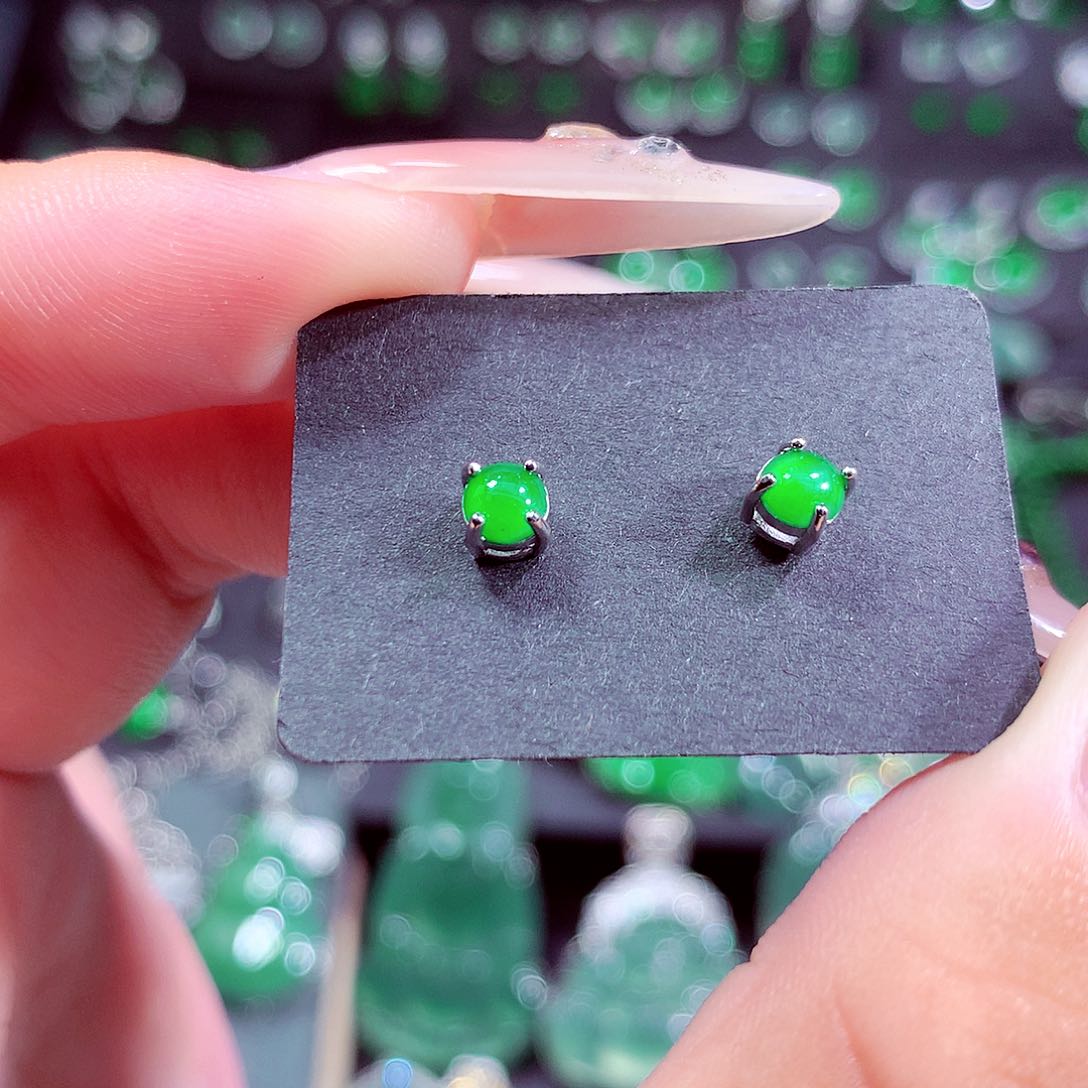 翡翠未镶嵌颈饰挂件