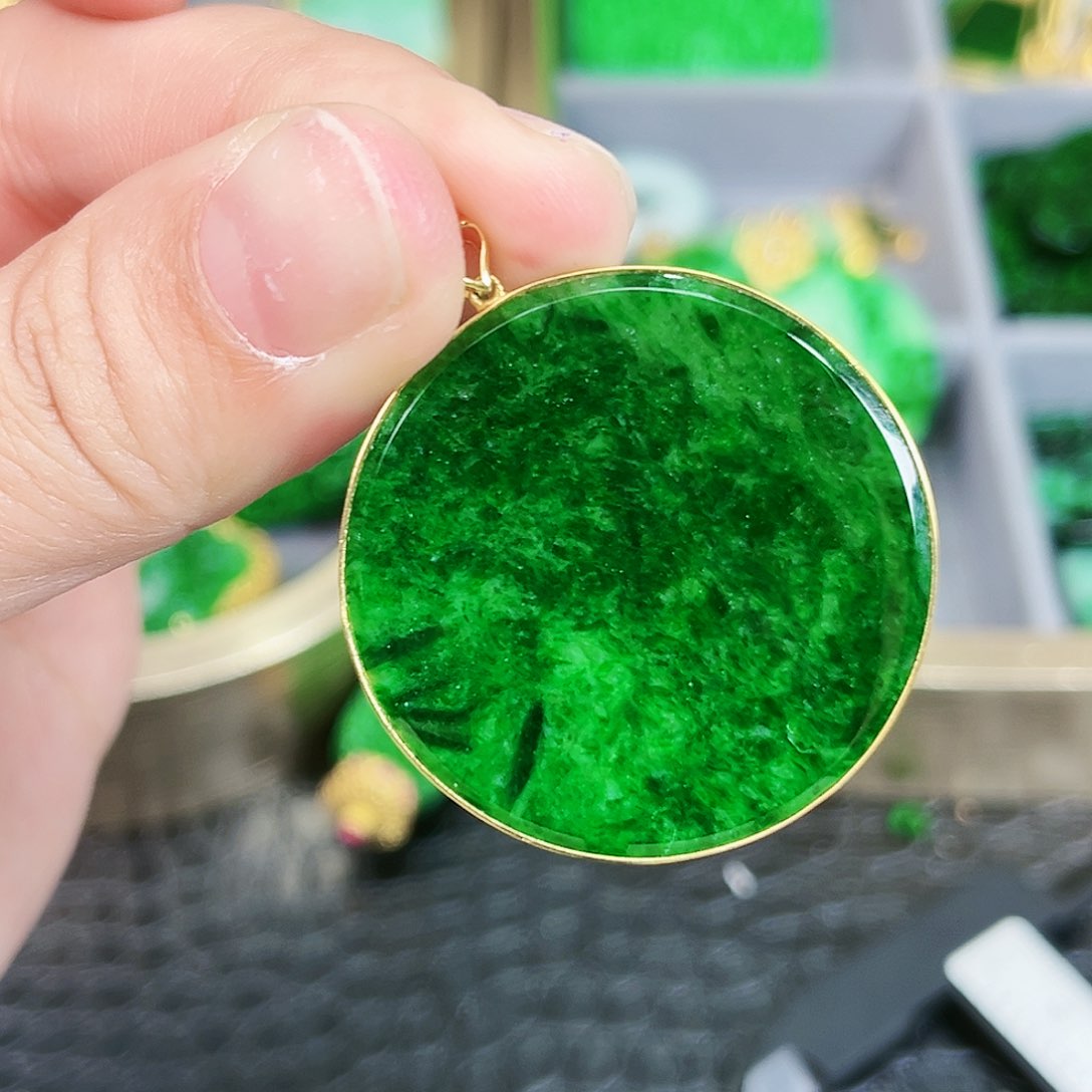 翡翠项链18K金镶嵌吊坠