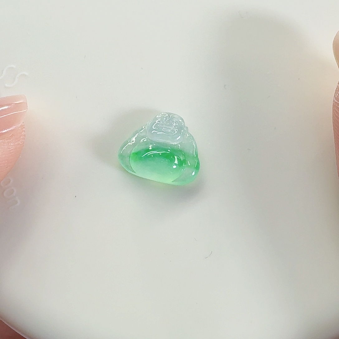 翡翠颈饰未镶嵌佛公