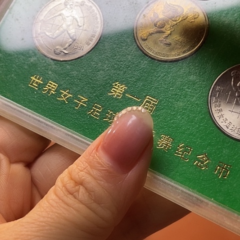 其他普通金属女足人行带章