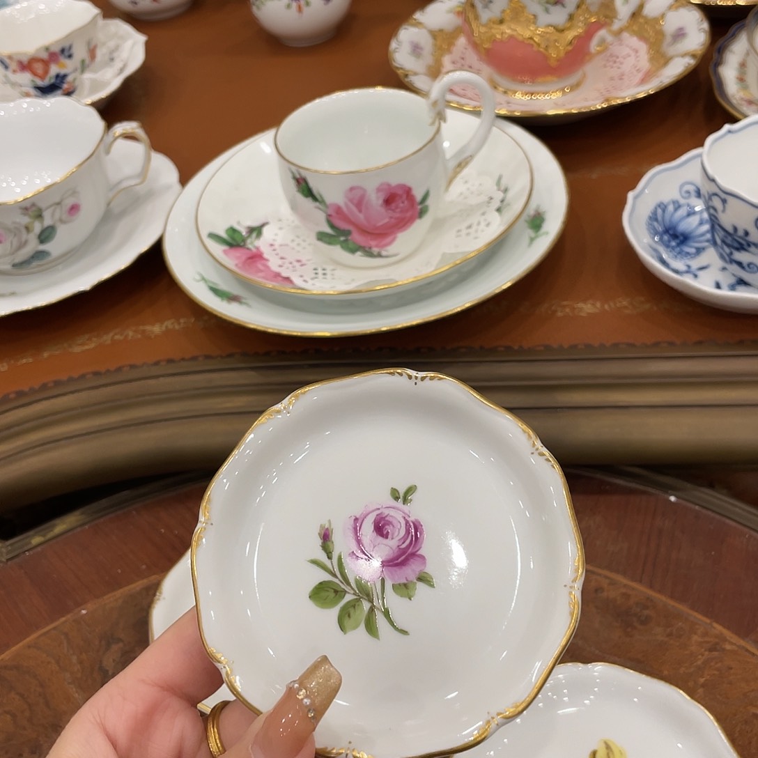 瓷片中古宁芬堡花卉