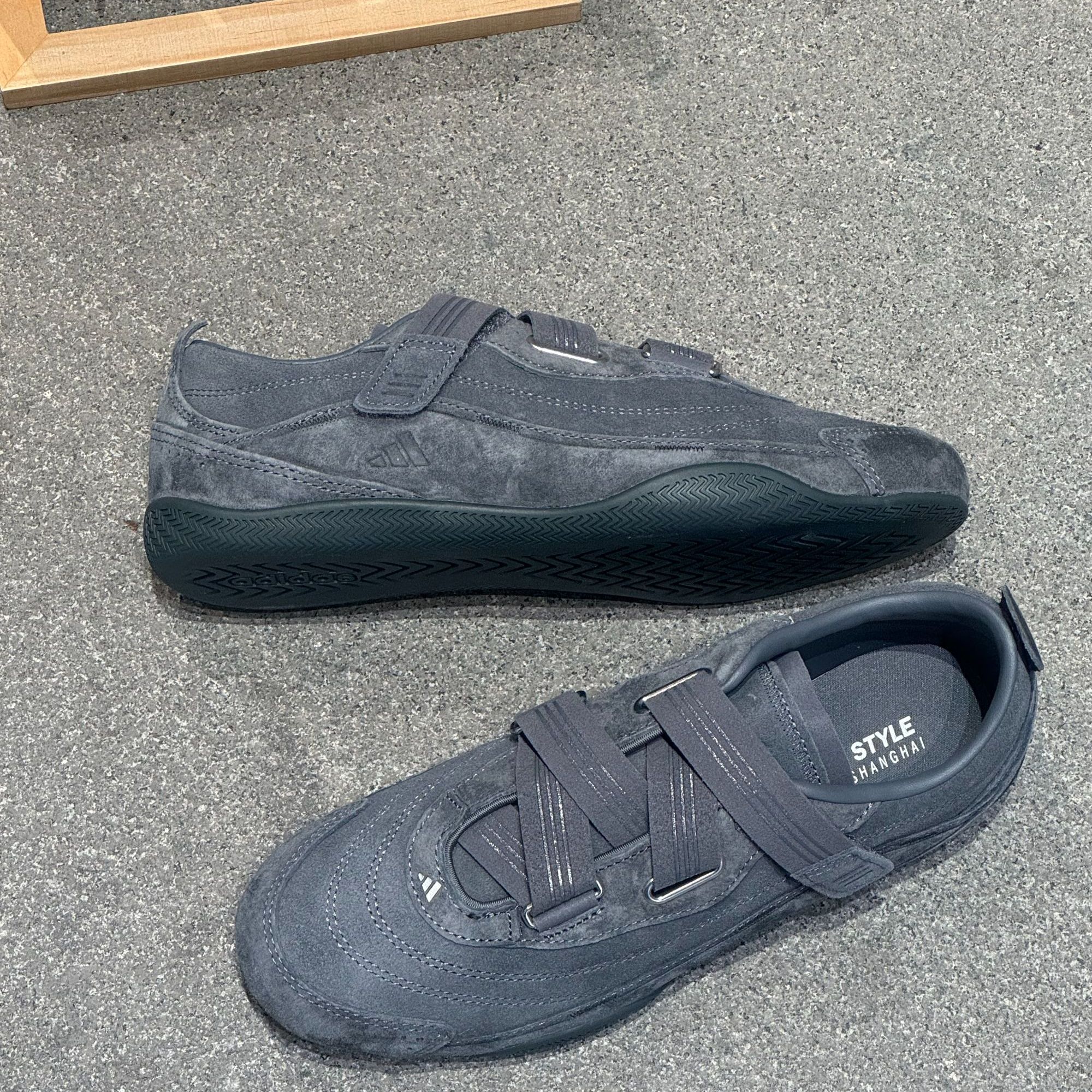 【滔搏联动】adidas阿迪达斯双旦礼女子芭蕾风灰色时尚薄底鞋KJ9089