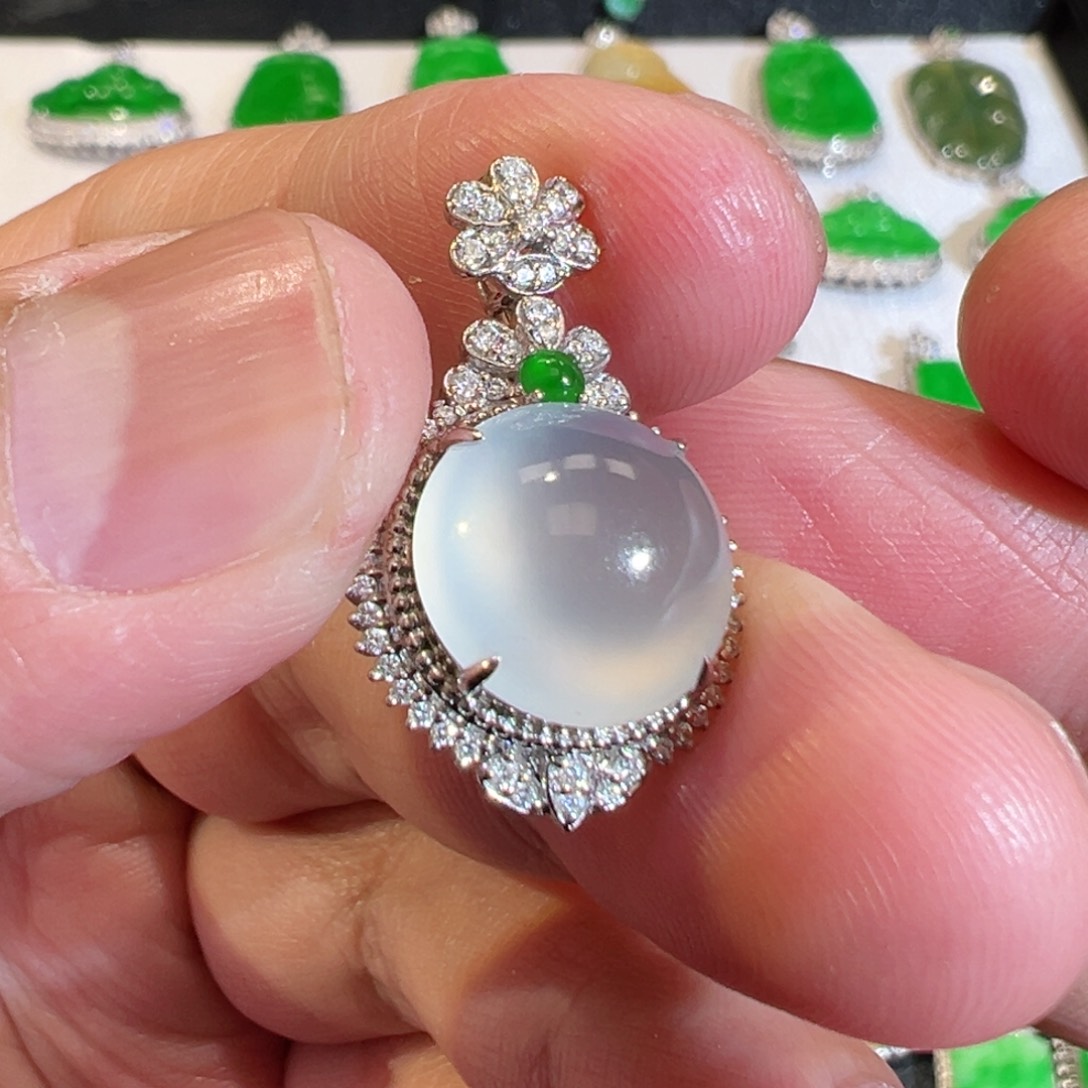 【闪购商品】翡翠吊坠(不含链)18K金镶嵌