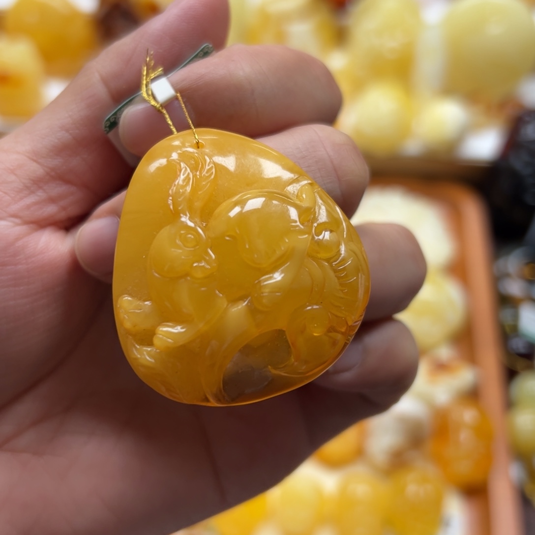 琥珀未镶嵌珠宝奇石