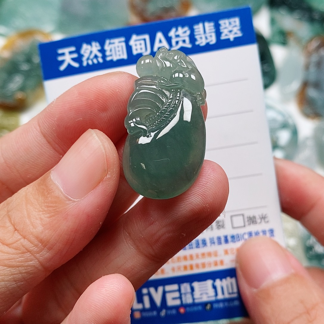 翡翠未镶嵌颈饰钱袋子