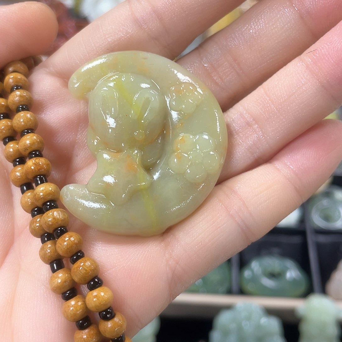 蛇纹石玉颈饰未镶嵌