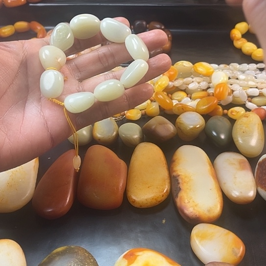 咯***哈和田玉未镶嵌挂件