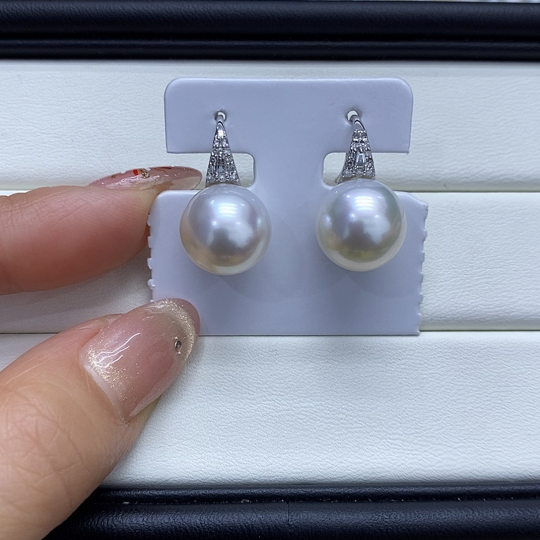 海水珍珠耳饰18K金镶嵌12到13点位