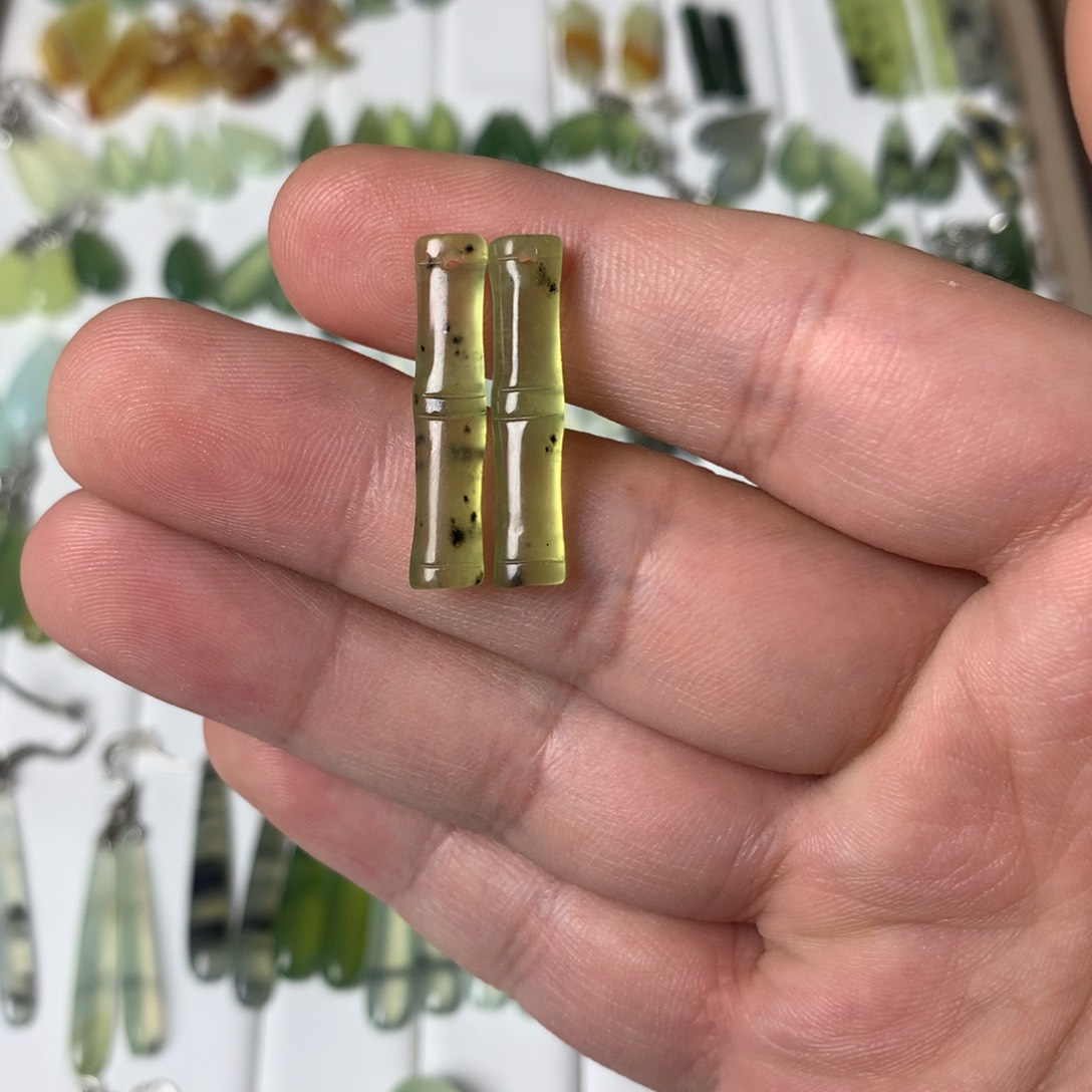 蛇纹石玉耳环未镶嵌