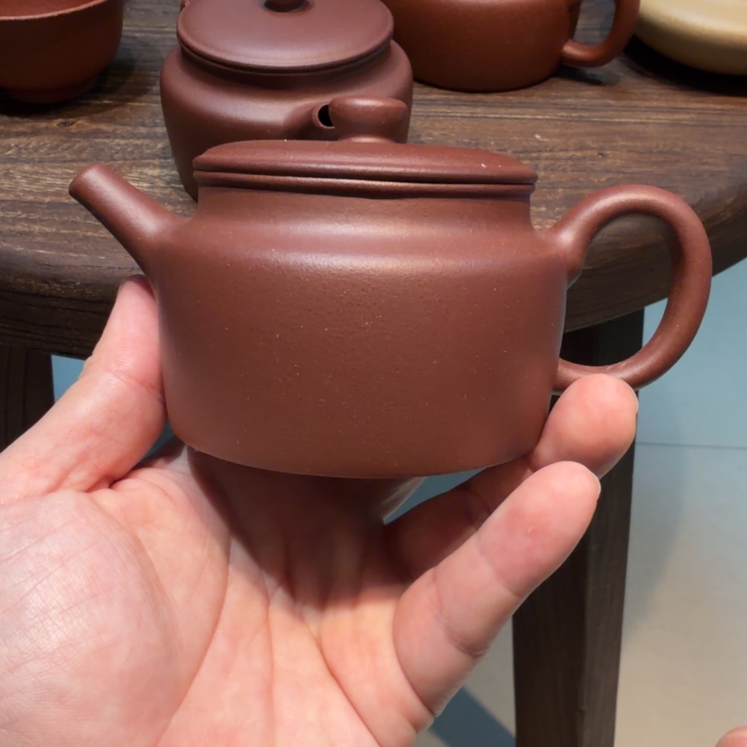 茶杯紫砂微瑕的壶