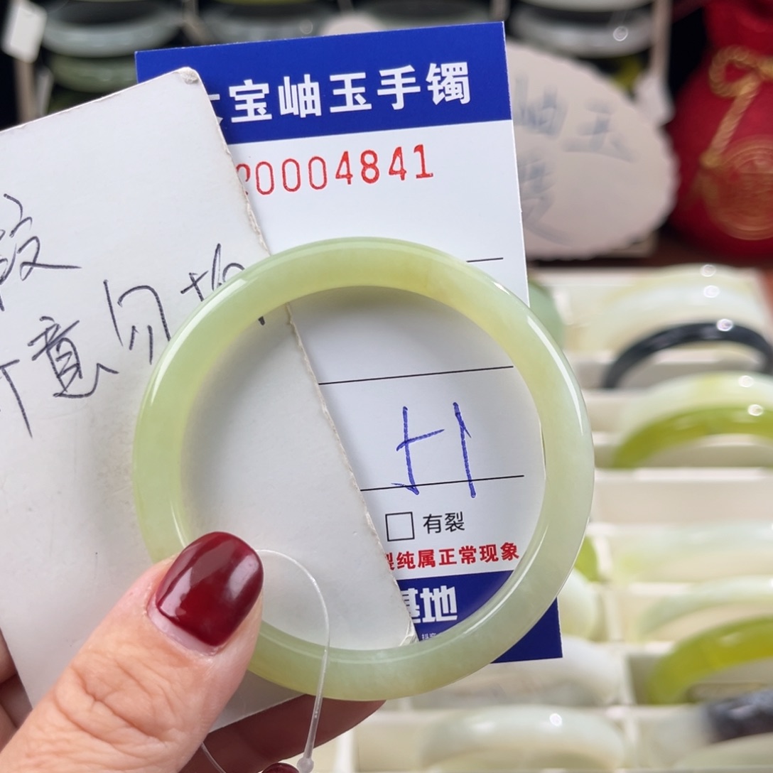 蛇纹石玉手镯未镶嵌