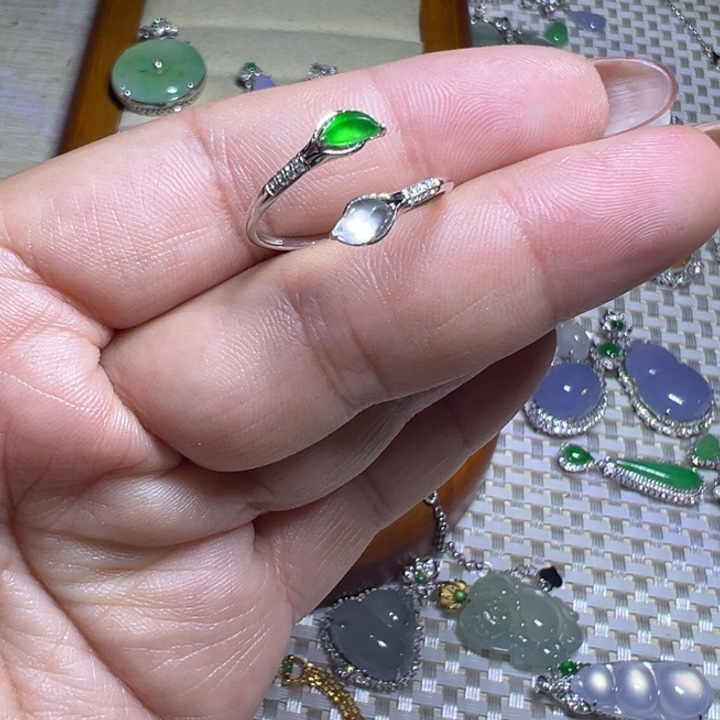 翡翠18K金镶嵌戒指设计款戒指