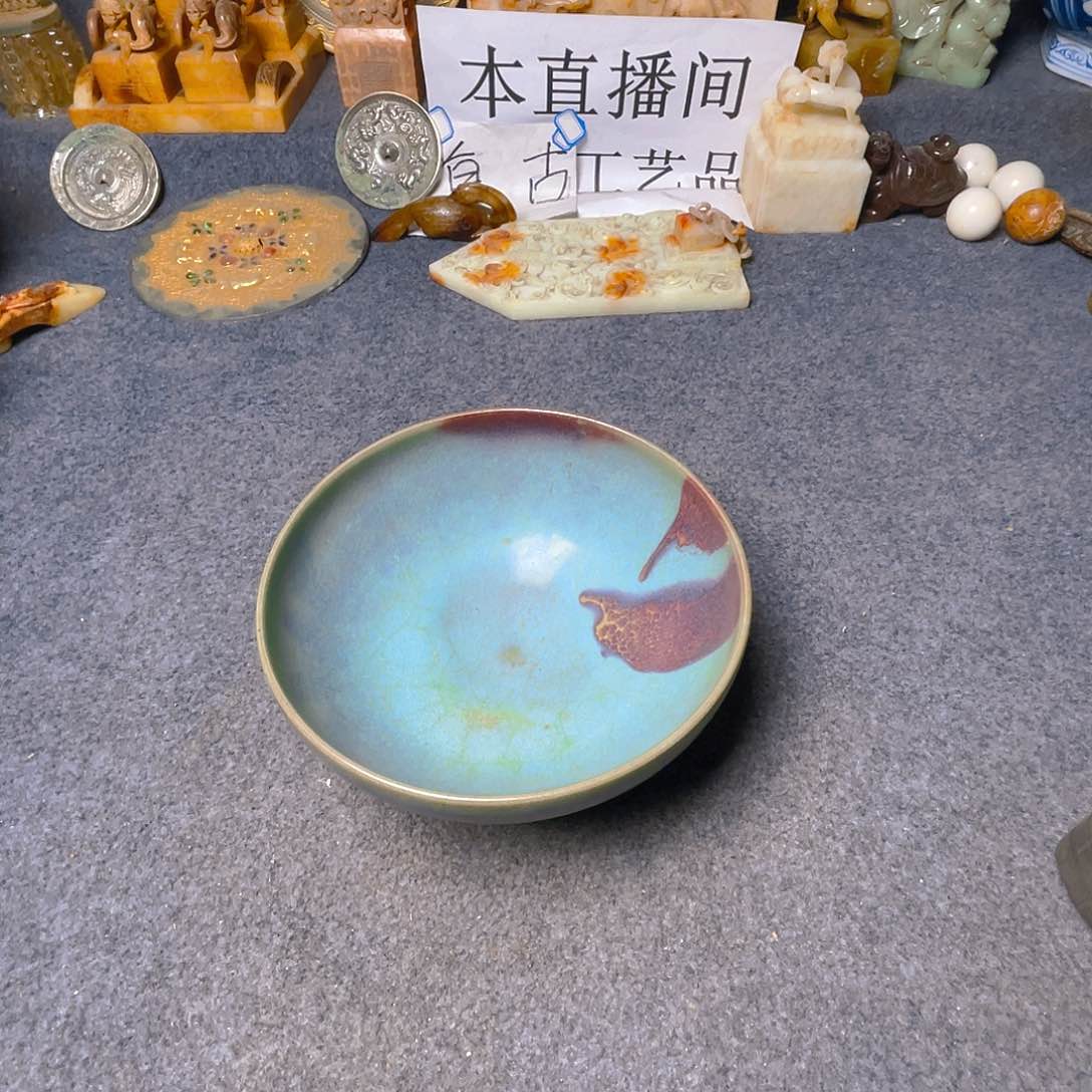 碟坎坎坷坷地走过这条小路