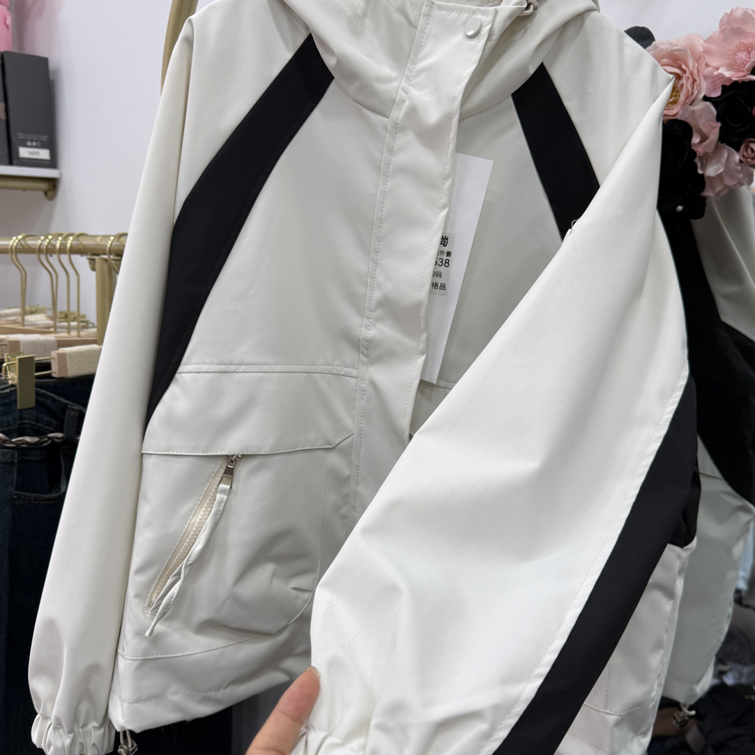 8238拼接防女款爆款冲冲锋衣