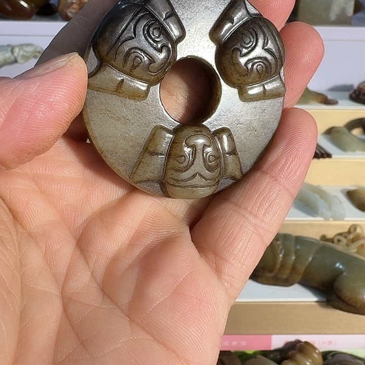 胡***荣和田玉（糖玉）未镶嵌挂件