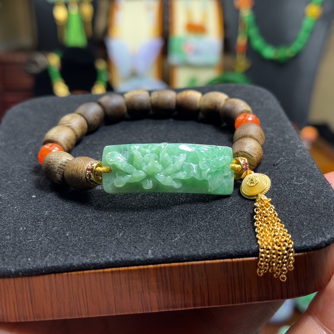 翡翠未镶嵌颈饰天然翡翠手牌