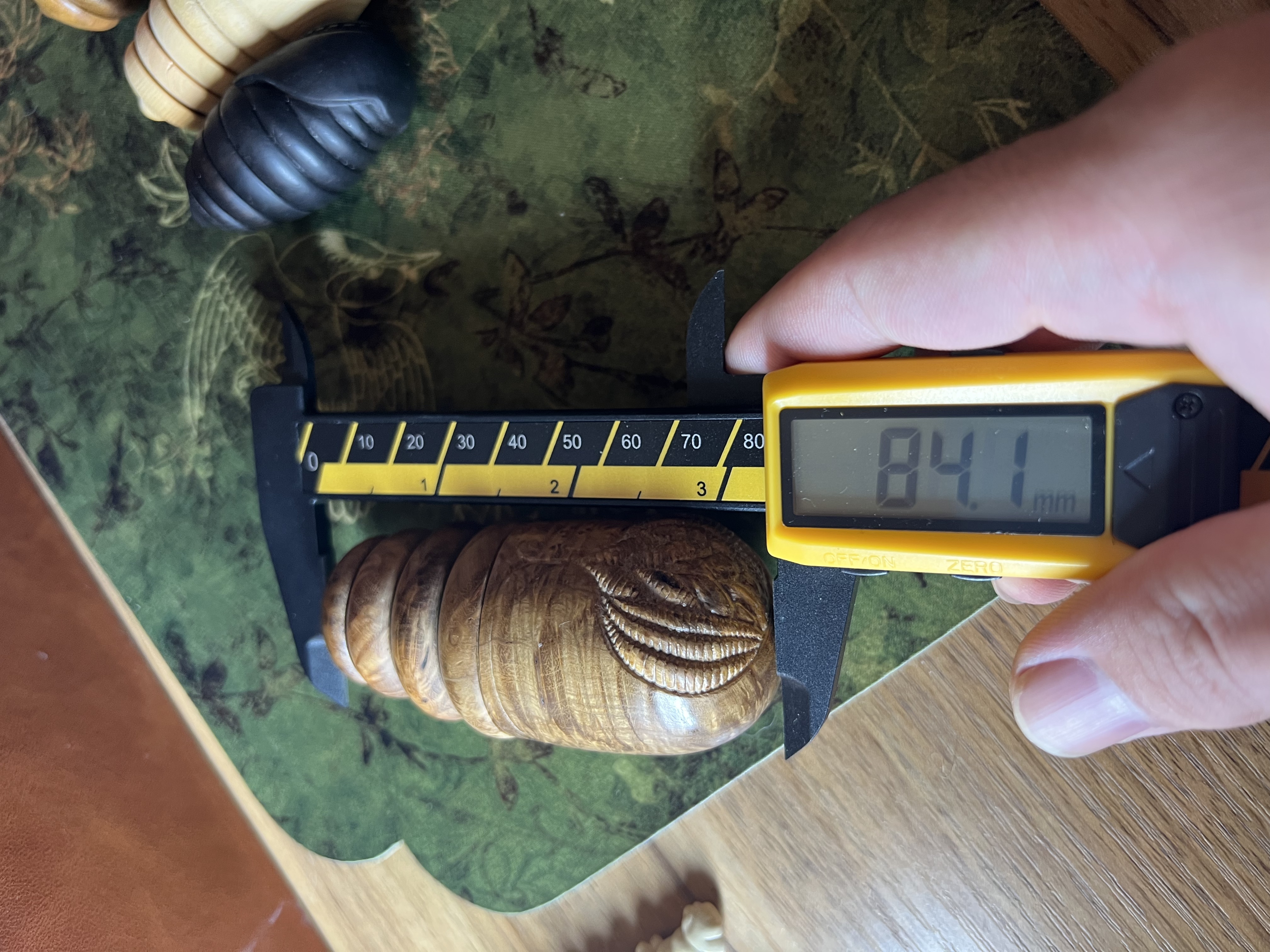 定制手工雕刻蚕蛹手把件【补尾款】