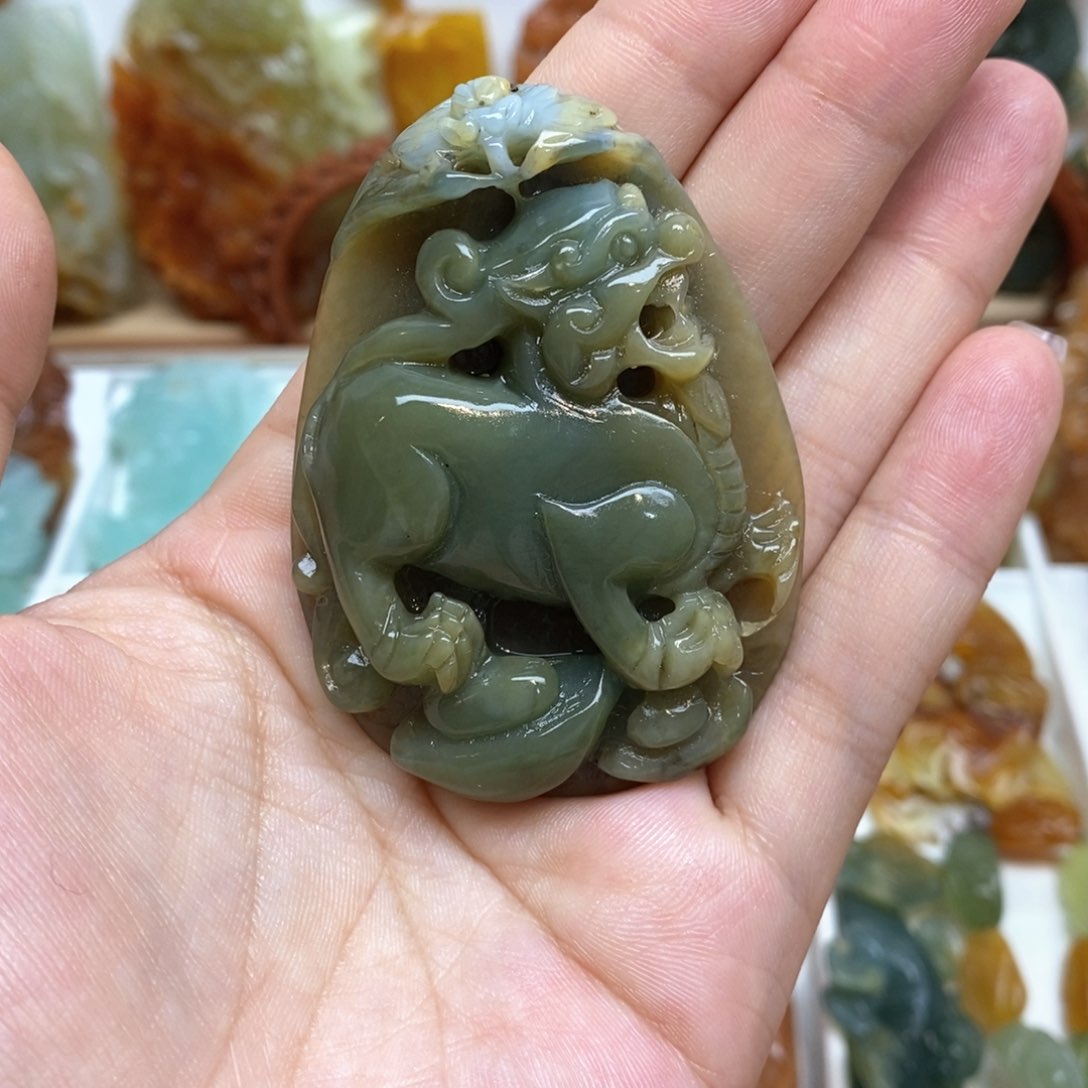 蛇纹石玉颈饰未镶嵌
