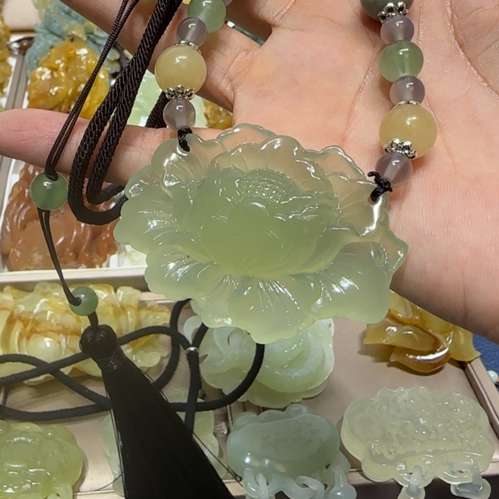 蛇纹石玉吊坠未镶嵌