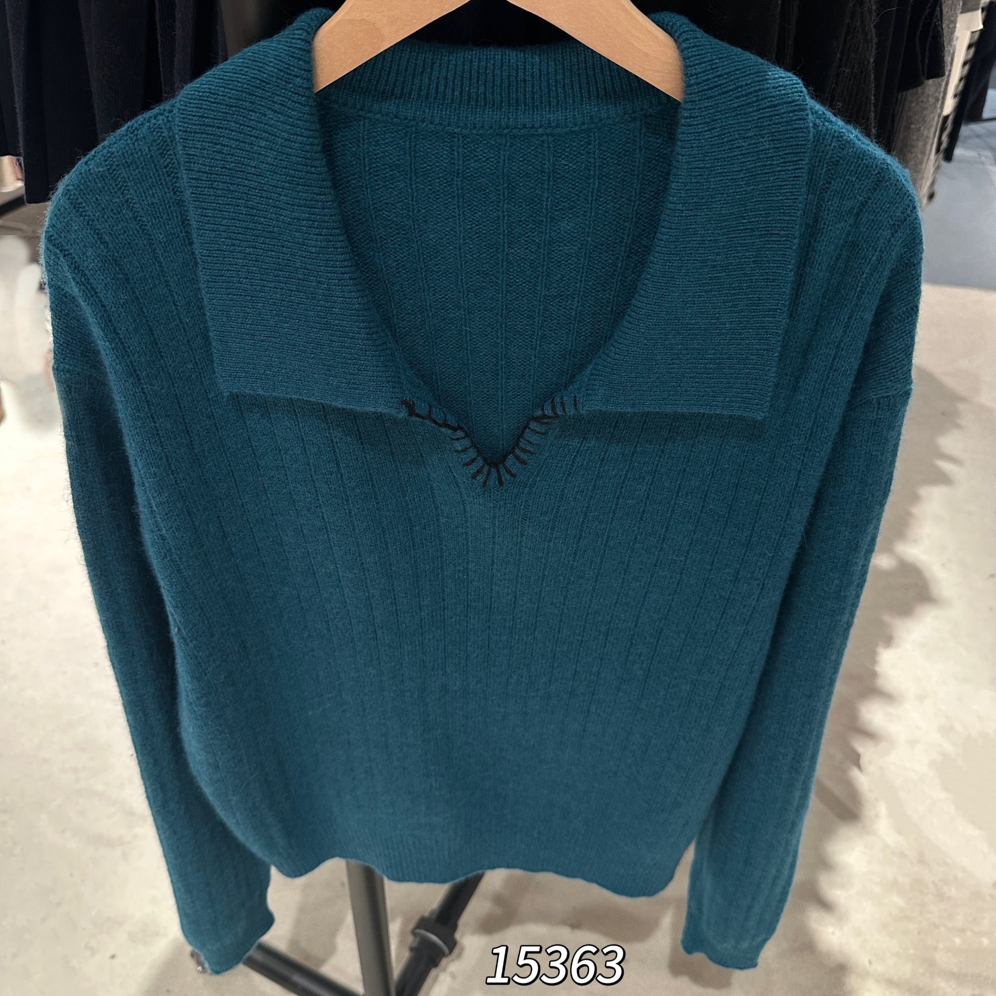 15363（部分无水洗唛，介意慎拍）CHUXUN新款翻领V领针织长袖