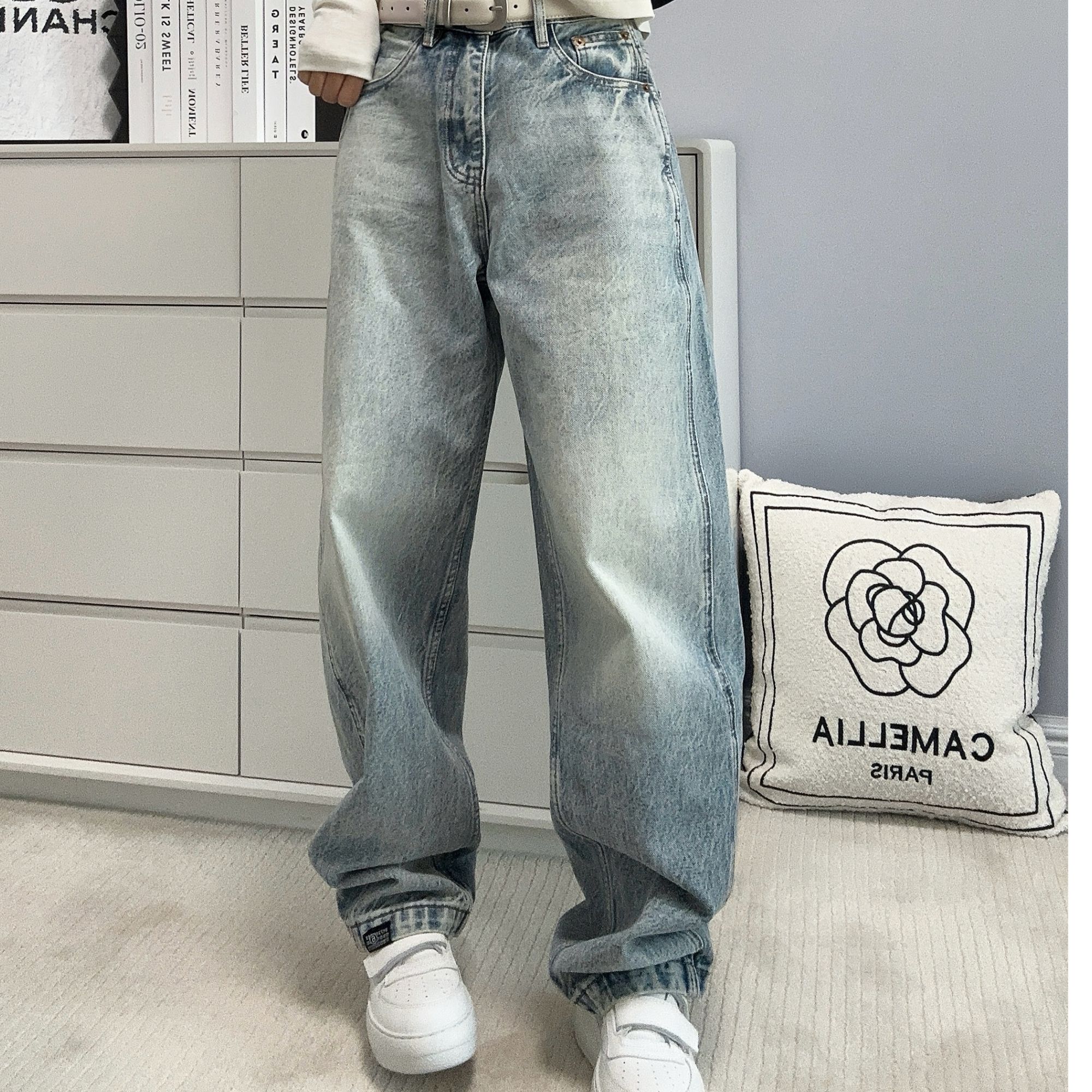 早春新款时尚百搭弯刀纯牛仔裤