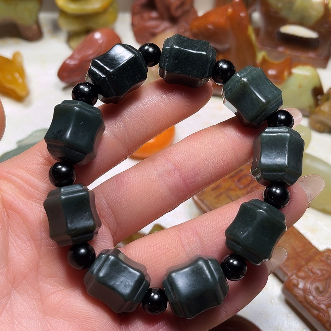 白玉菩提吊坠白玉菩提吊坠