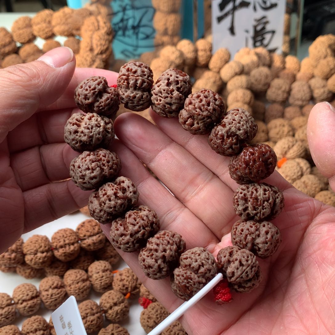 金刚菩提手串22梁飞碟梅花头货，要求高拿定制