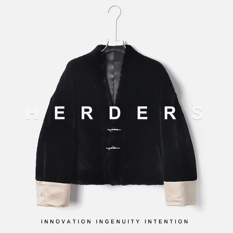 HERDERS 短款V领竹叶扣子皮毛一体外套 256808