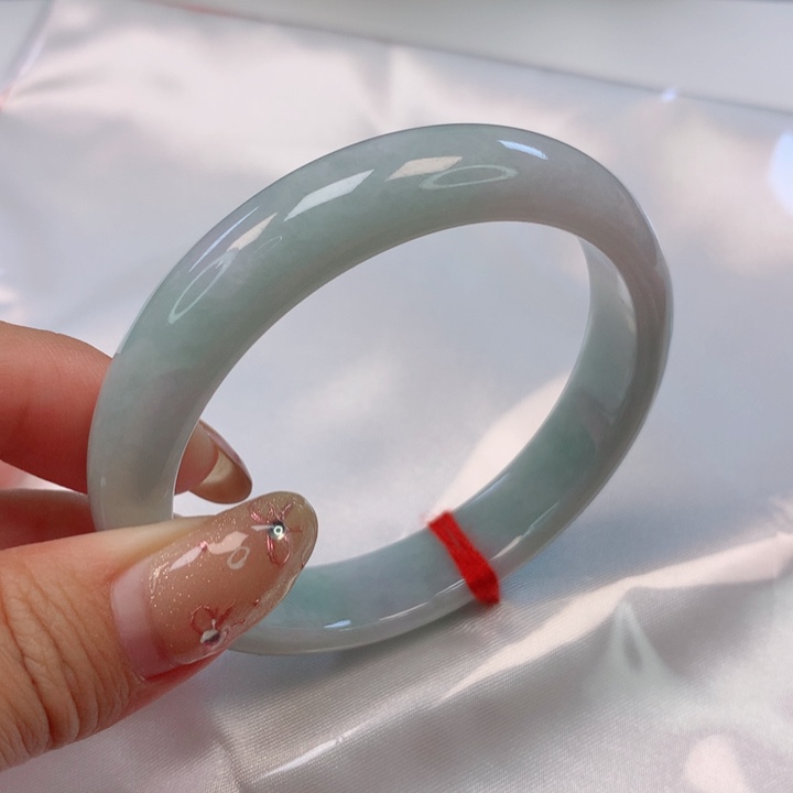 翡翠手镯未镶嵌54圈