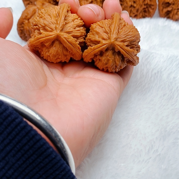 随***欲吊坠文玩核桃三棱