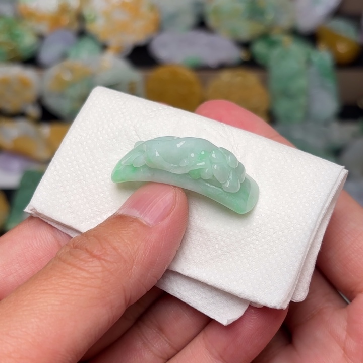 翡翠颈饰未镶嵌吊坠