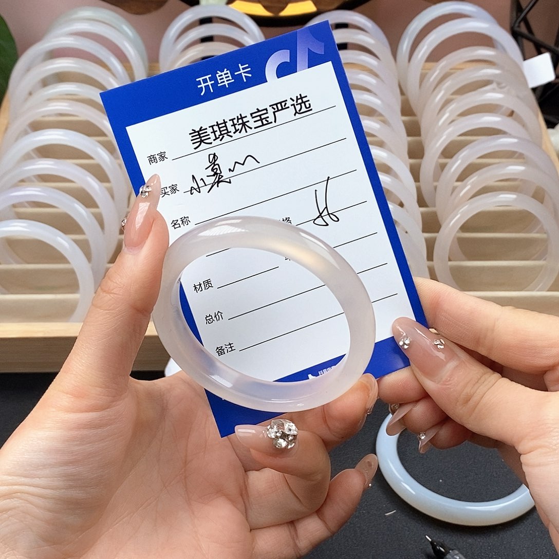 玛瑙/玉髓手镯未镶嵌小*莫