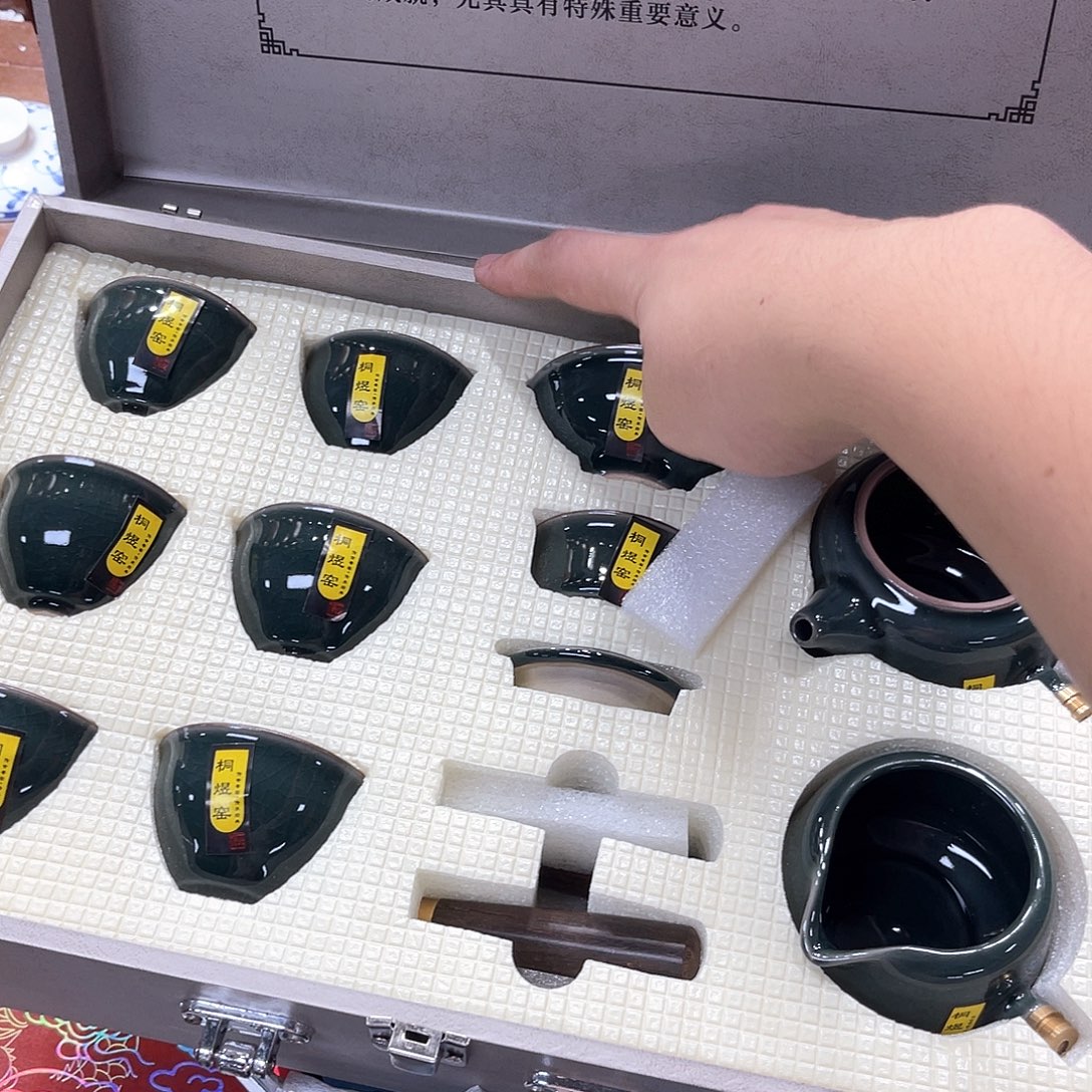 孤品茶具套装等。      