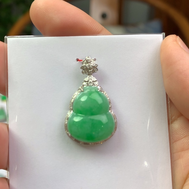 翡翠18K金镶嵌颈饰翡翠吊坠