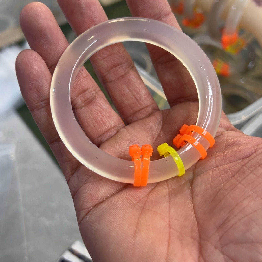 玛瑙/玉髓手镯未镶嵌披**肠