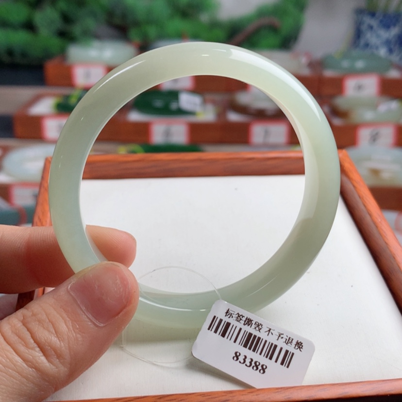 【闪购商品】和田玉手镯未镶嵌54