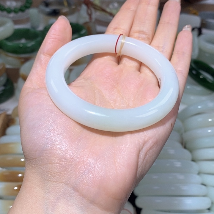 和田玉手镯未镶嵌白玉带翠镯