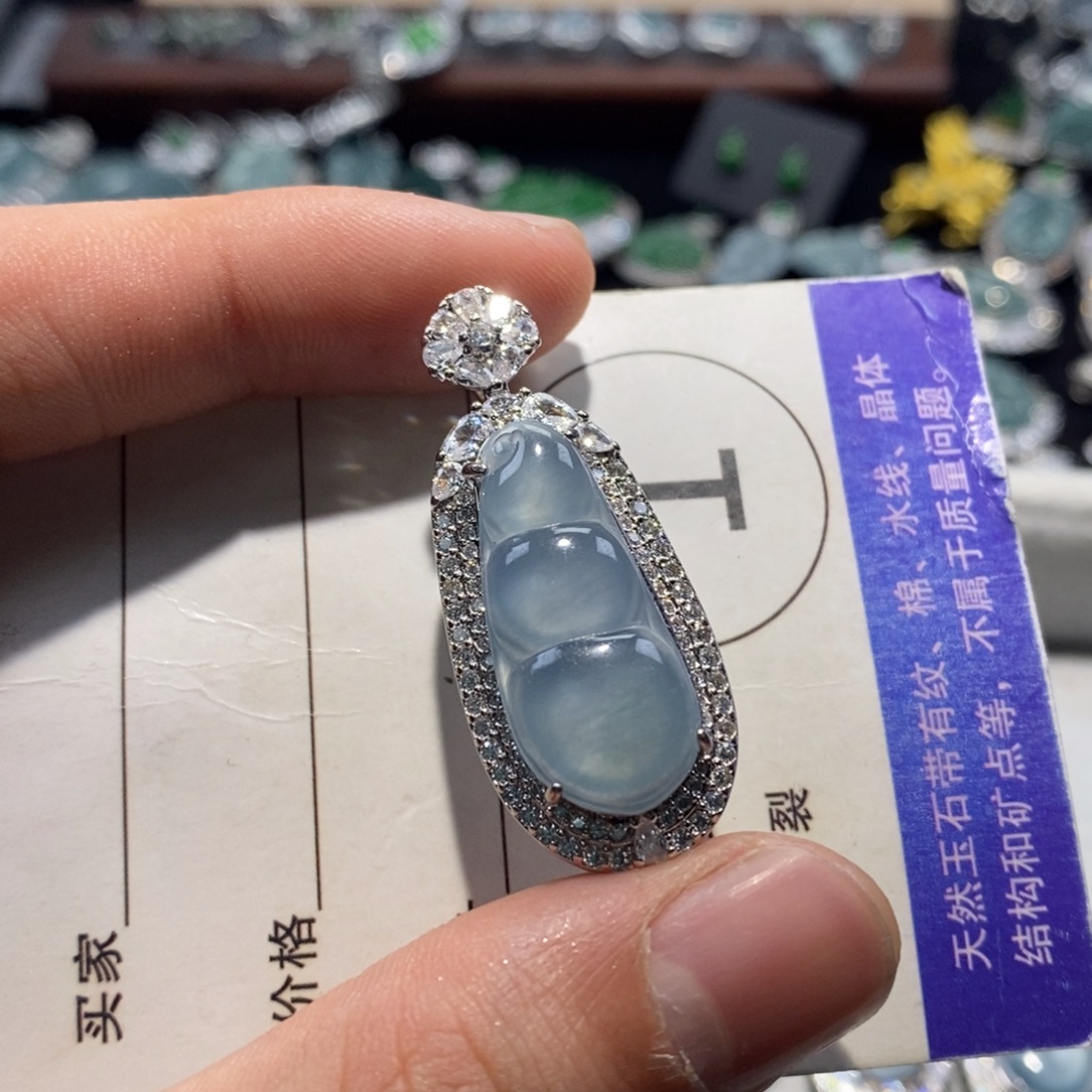 星***志翡翠未镶嵌颈饰翡翠