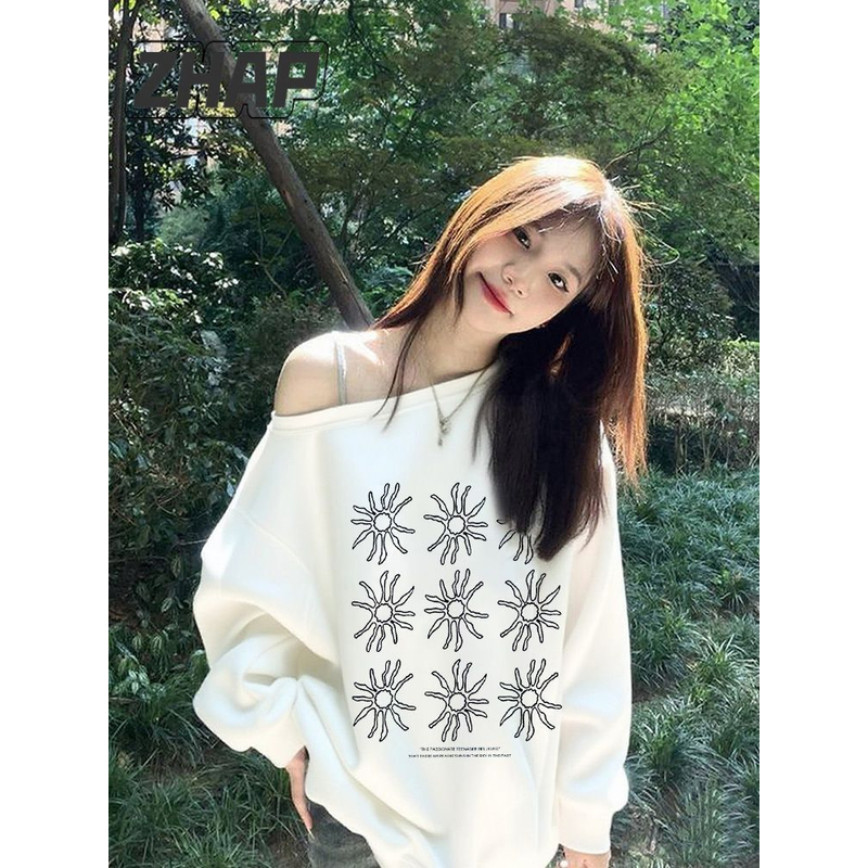 【ZHAP】斜领露肩时尚新款圆领卫衣女秋季爆款遮肉穿搭甜酷太阳花潮