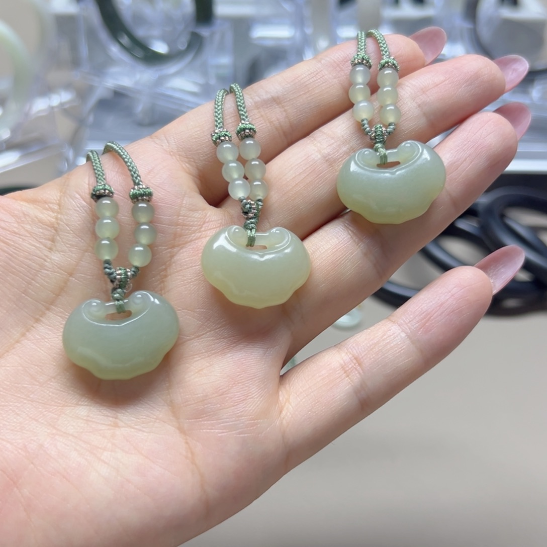 颈饰未镶嵌和田玉