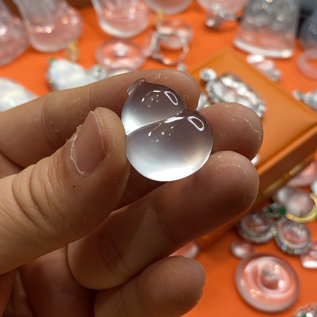 石英质玉吊坠未镶嵌?*