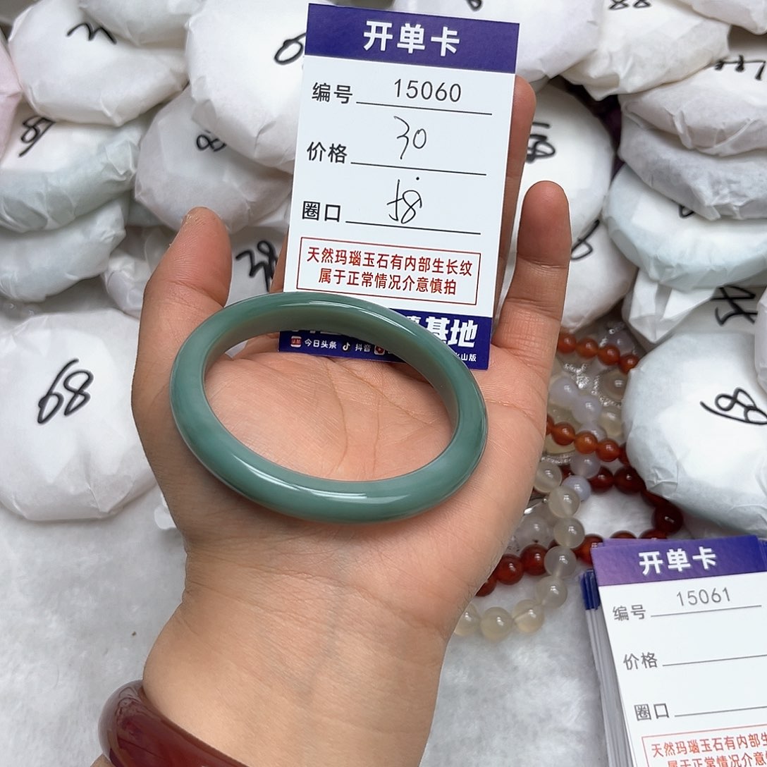 玛瑙/玉髓手镯未镶嵌60