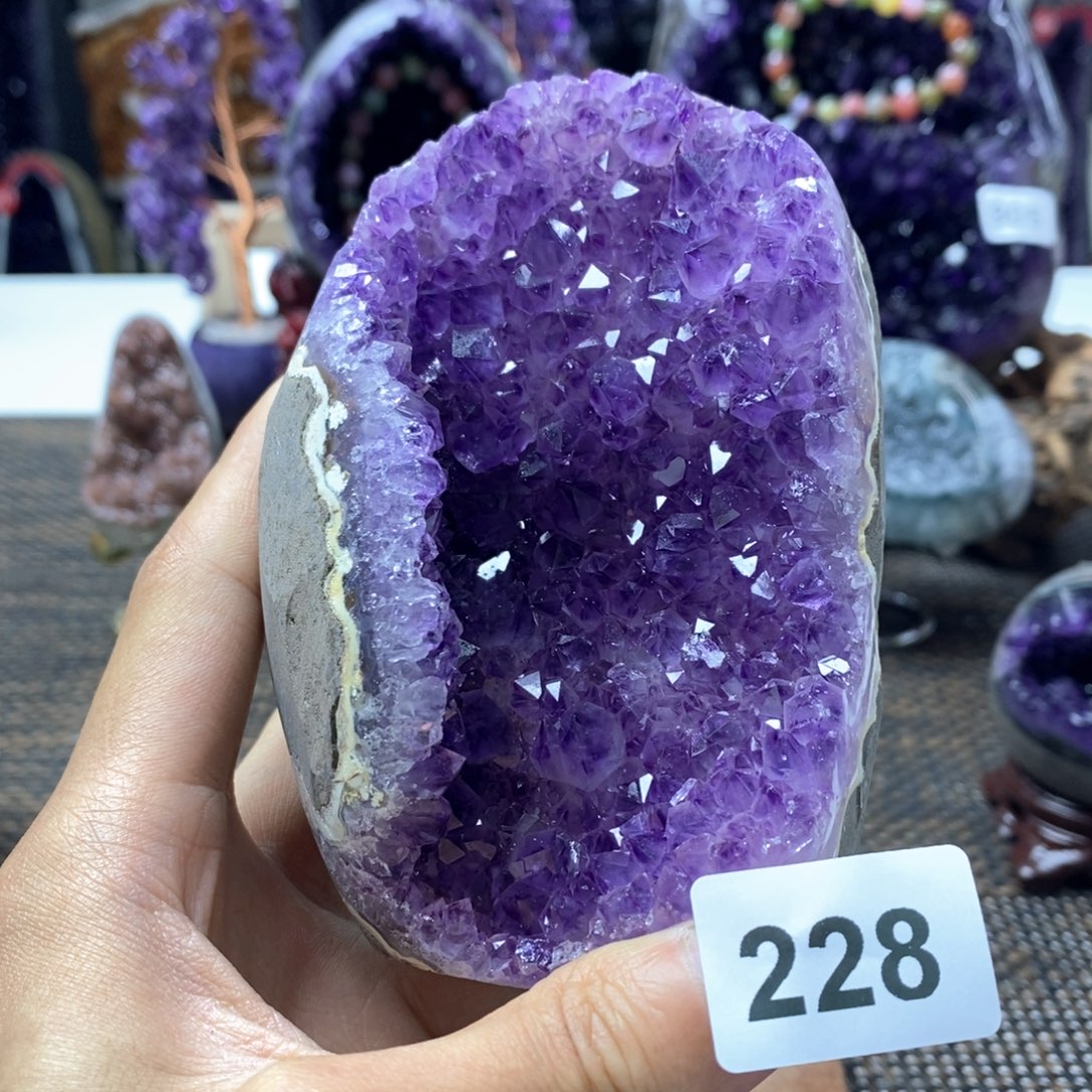 紫晶未镶嵌大型摆件（非配饰）