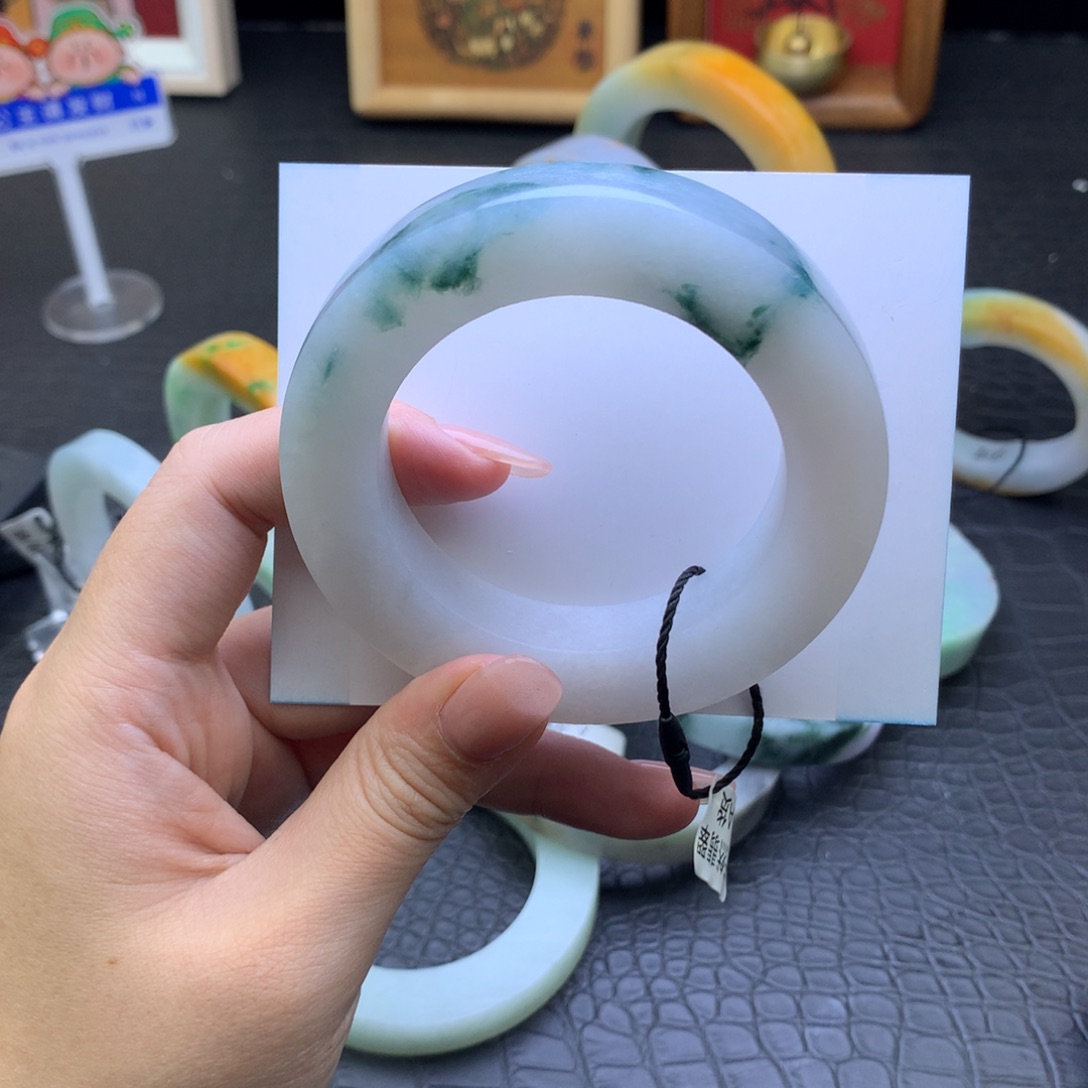 定制翡翠未镶嵌翡翠手镯