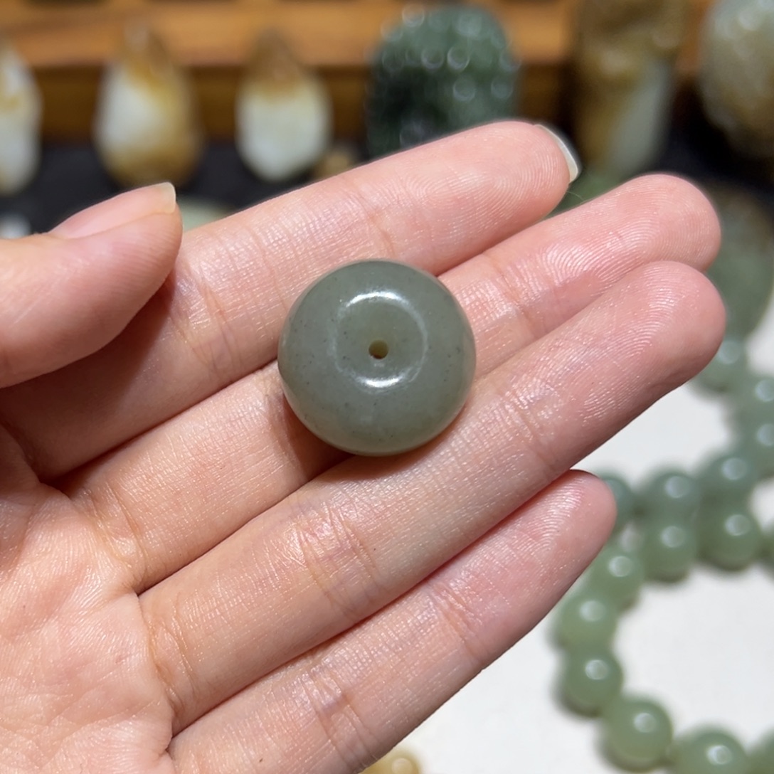 栀***子和田玉未镶嵌颈饰