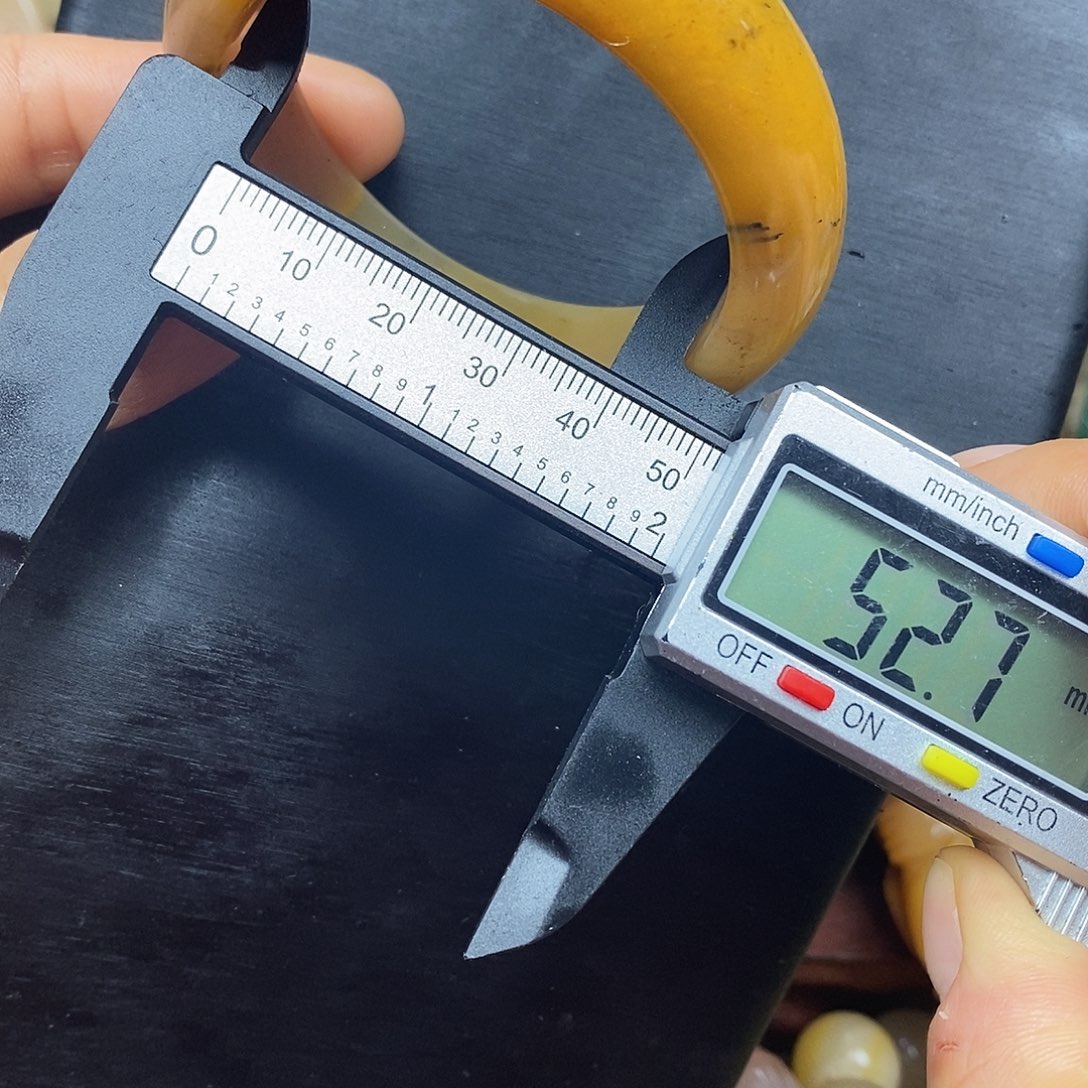 石英质玉（黄龙玉）颈饰未镶嵌