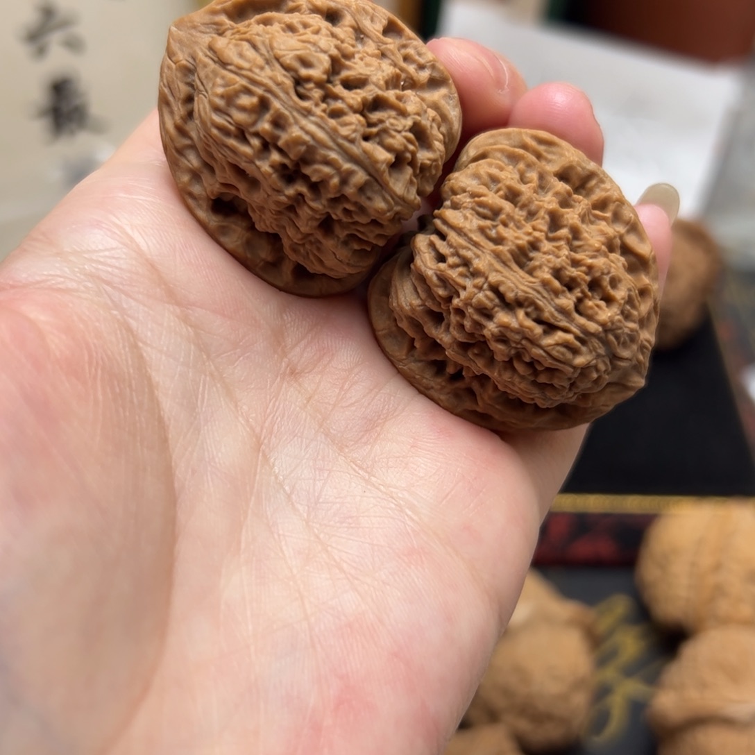 含***癫把件文玩核桃35➕全品南疆石手撵