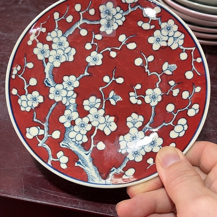 瓷片/////直径16厘米。黄。