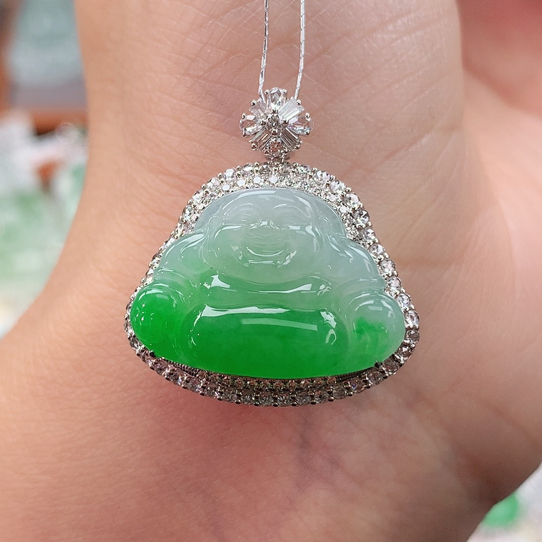 颈饰18K金镶嵌翡翠佛公