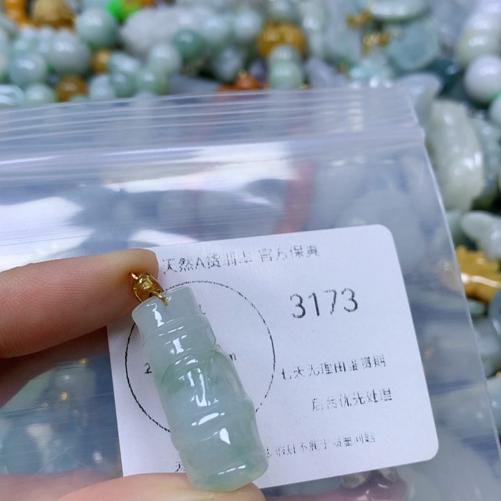 翡翠颈饰未镶嵌翡翠